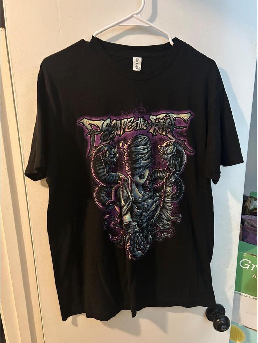 Escape The Fate band tee with graphic of a Medusa, size L